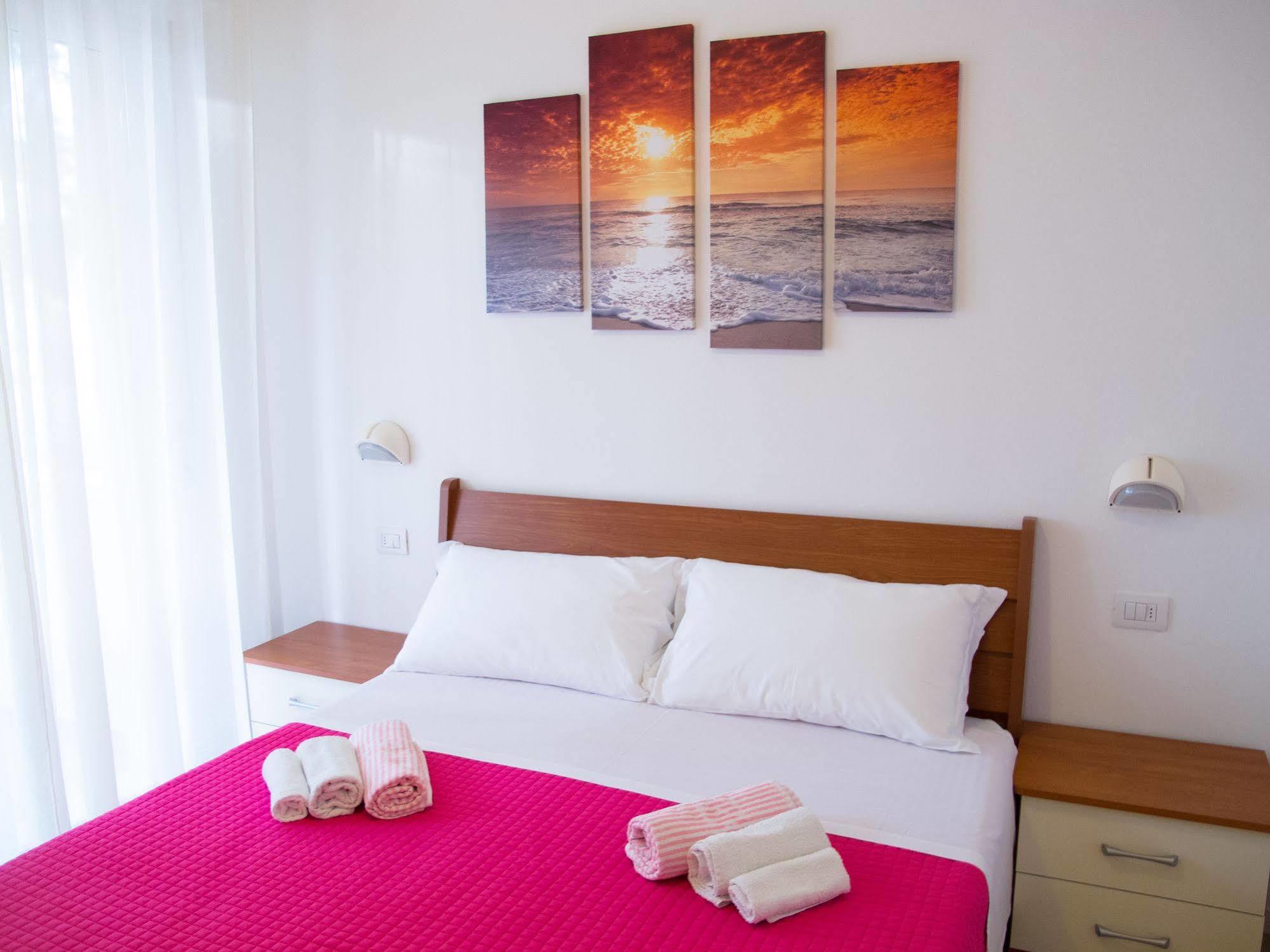 Family Residence Nuova Orchidea Riccione Luaran gambar