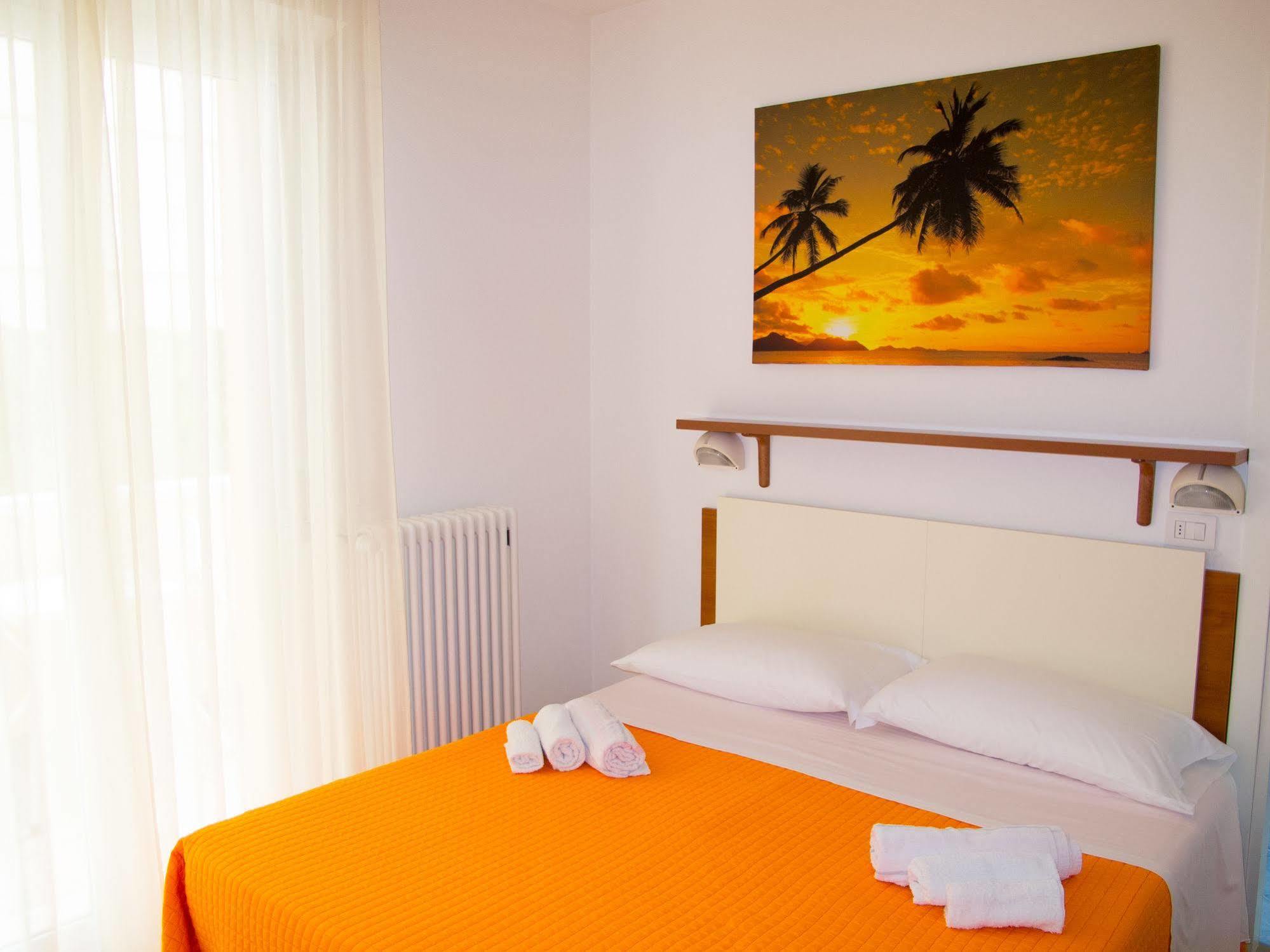 Family Residence Nuova Orchidea Riccione Luaran gambar